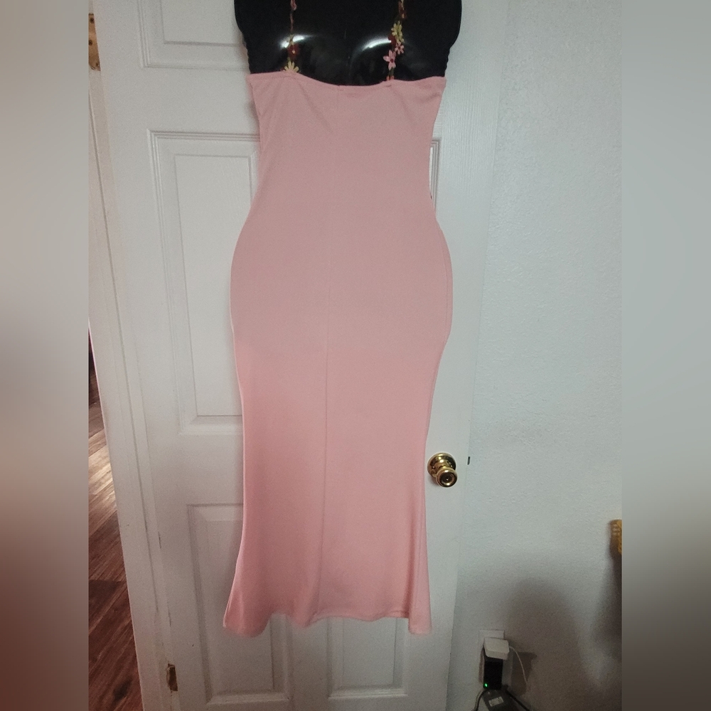 Elegant Pink Floral-Trimmed Dress - Picture 4 of 6